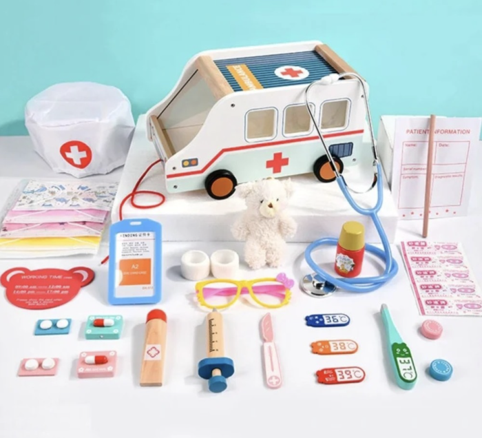 Set medical din lemn Ambulance Doctor cu masinuta de tras, ursulet si 29 piese, +3 ani [3]