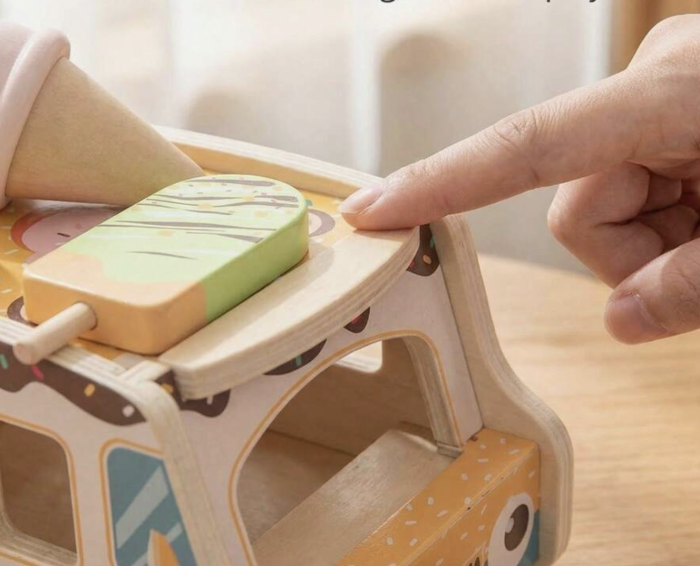 Stand mobil din lemn Ice Cream Shop cu inghetata stivuibila si accesorii, +3 ani [2]