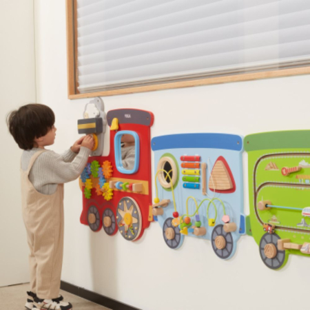 Jocuri si Jucarii - Placa Activitati din Lemn Viga Toys - Tren pentru Perete