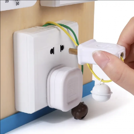 Centru Cub cu activitati multiple, tip Busy Board, din lemn [3]