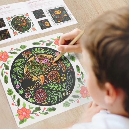 Articole pentru desen si pictura - Joc creativ de razuit Scratch Art Card, Mideer roz