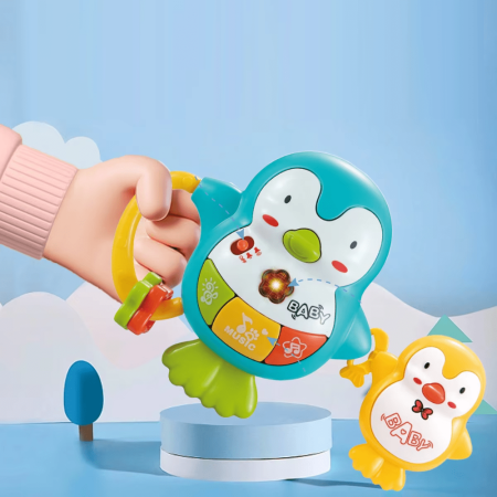 Jocuri si Jucarii - Jucarie muzicala bebe cu pian si zornaitoare – Pinguini, Mama si Puiul