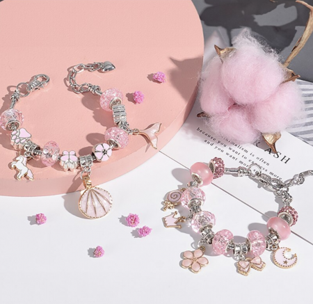 kit-creatie-bratari-si-coliere-charms-princess-in-cutie-de-bijuterii-69-piese-corai-737173.png