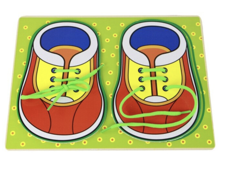 Jucarii din LEMN - de tip Montessori - Plansa educativa din lemn Montessori Invat sa ma incalt, sireturi si pantofiori, 30x22 cm, +3 ani