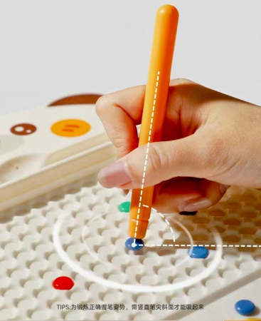 Tabla magnetica cu pix si 24 sabloane, 101 butoni colorati, Ursulet [4]