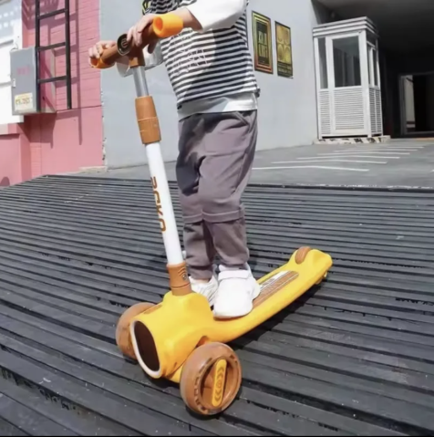 Trotineta 2022 galben, cu scaun, 3 roti LED, muzica, pliabila, reglabila, 3-12 ani [9]