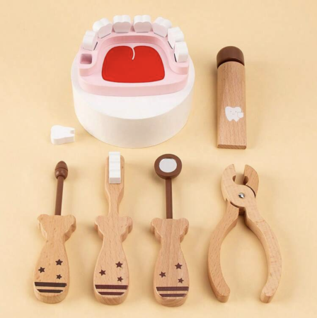 Jocuri si Jucarii - Trusa de dentist din lemn pentru copii Dental Set cu mulaj dentar si 6 piese, +3 ani