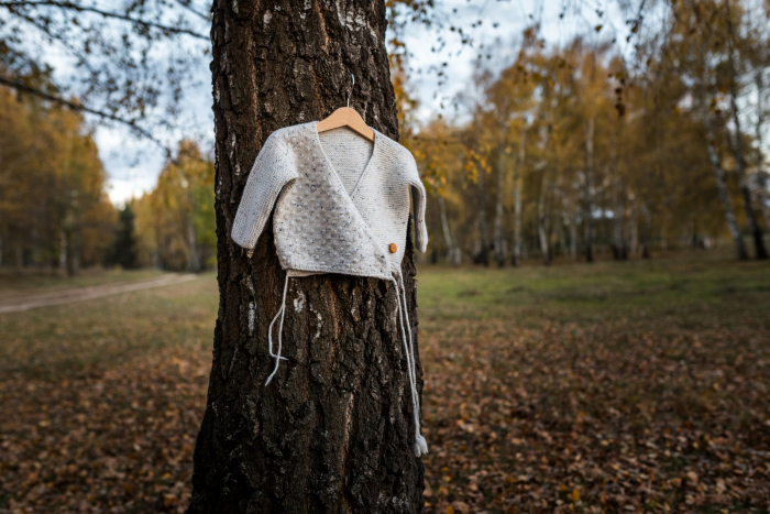Pulover alb, tricotat handmade din lână merinos, pentru bebeluși [7]