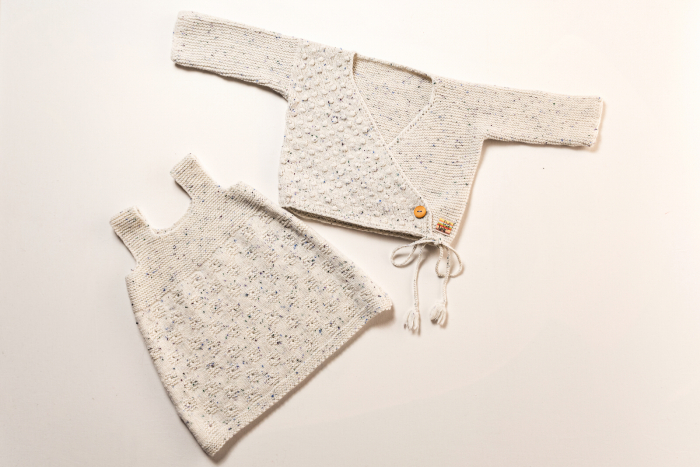 Rochie tricotată handmade din lână merinos albă, pentru bebeluși, 12 luni [5]