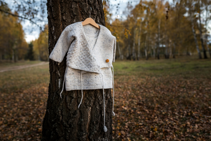 Rochie tricotată handmade din lână merinos albă, pentru bebeluși, 12 luni [2]