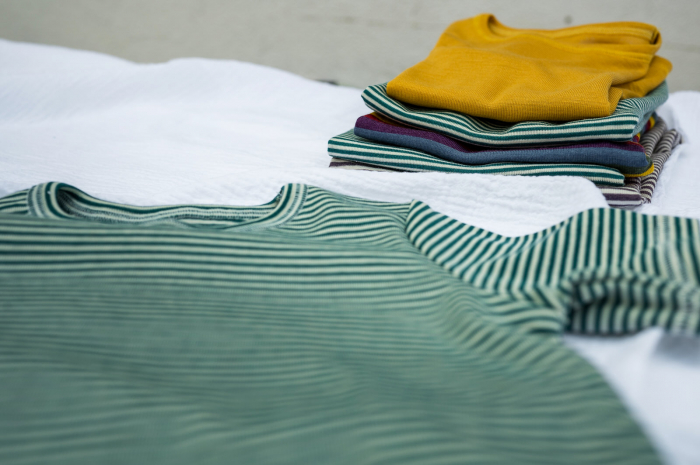 Tricou din țesătură organică de lână merinos și mătase cu dungi verzi, pentru băieți [3]