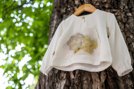 Cămașă din borangic cu buzunar frontal imprimat cu plante- ecoprint, pentru bebeluși [1]