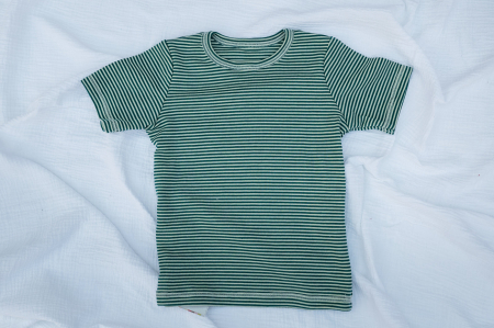 Tricouri - Tricou din țesătură organică de lână merinos și mătase cu dungi verzi, pentru băieți