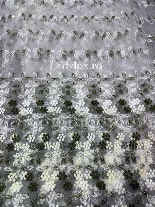 Perdea albă cu broderie Verde kaki+alb – gata cusuta cu tiv si rejansa - rafinament și strălucire discretă [2]