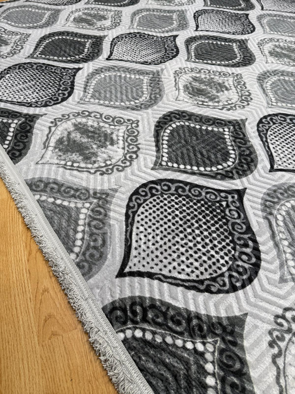 Covor 2x2.70 m Lucrat pe Antiderapant- Model Lacrima Gri [4]