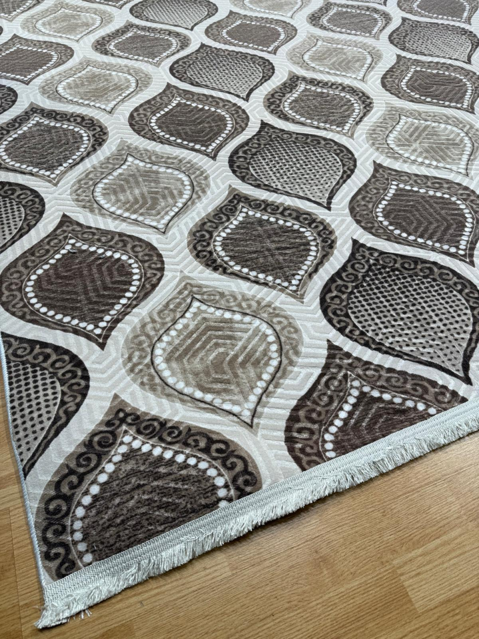 Covor 2x2.70 m Lucrat pe Antiderapant- Model Lacrima Maro [4]