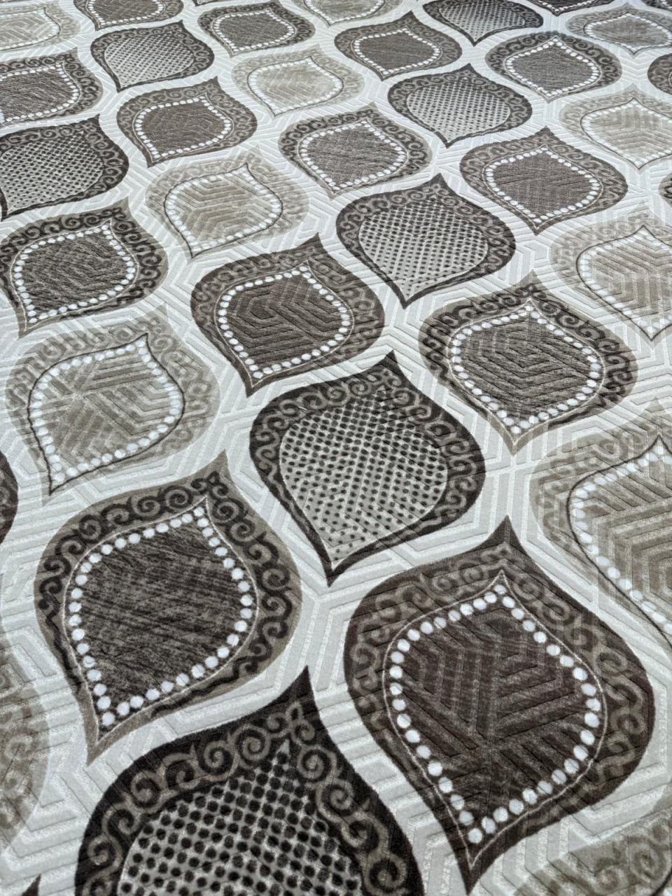 Covor 2x2.70 m Lucrat pe Antiderapant- Model Lacrima Maro [5]