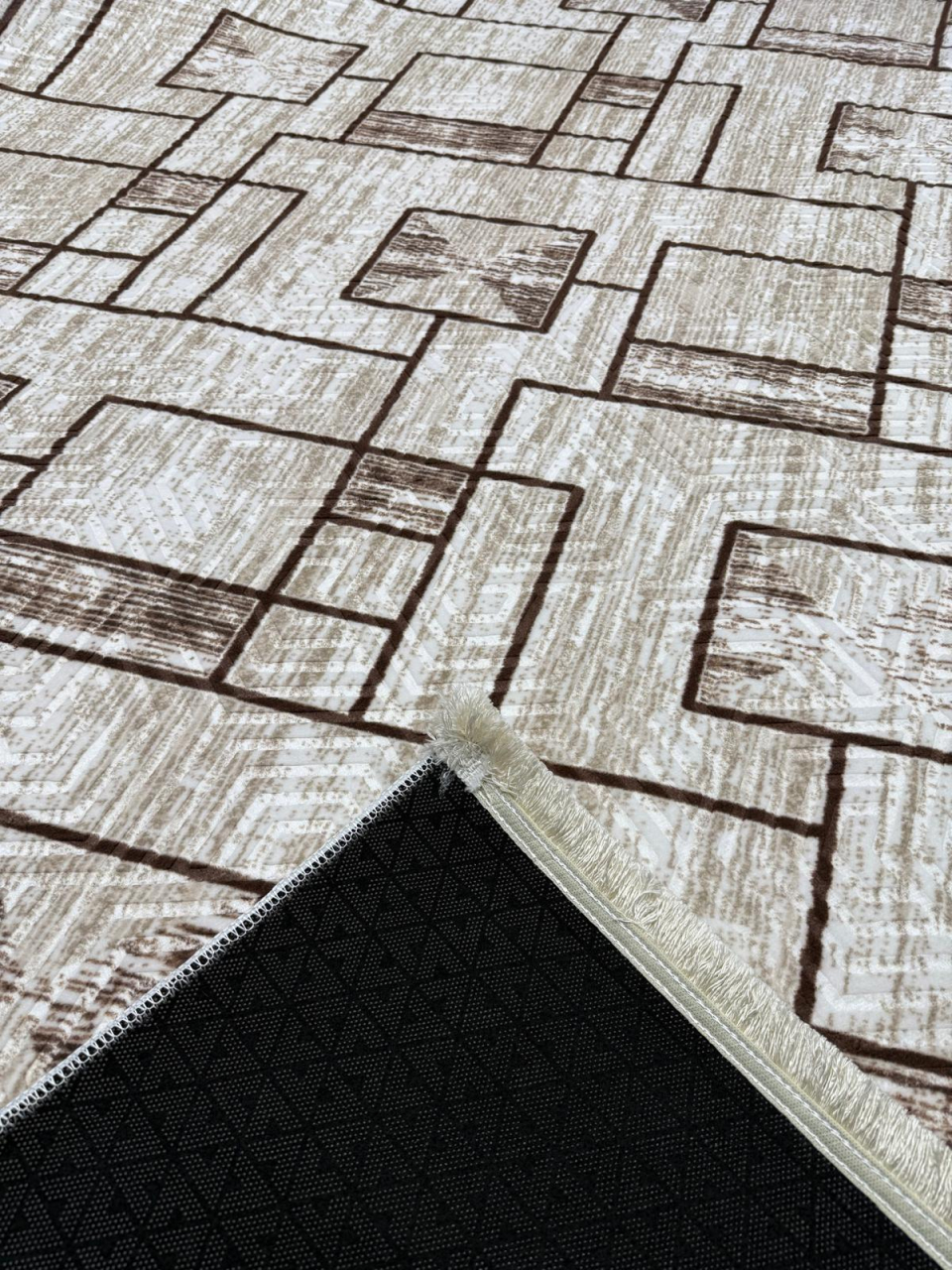 Covor 2x2.70 m Lucrat pe Antiderapant- Model Geo Maro [2]