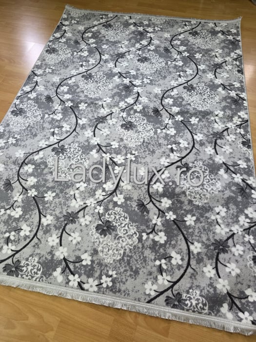 Covor 2x2.80 m lucrat pe antiderapant eleganț, Gri cu flori albe [1]