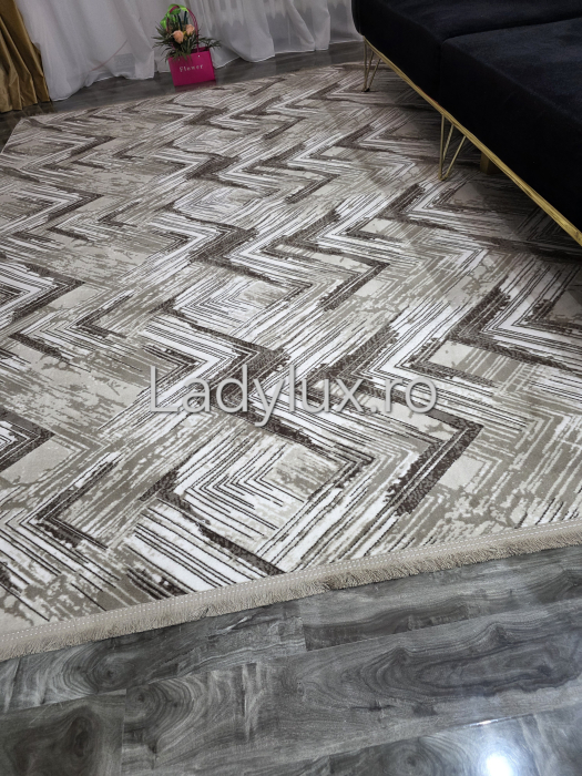 Covor 2x2.80 m pe suport antiderapant cauciucat, în nuanțe de maro. Căldură, siguranță și eleganță pentru casa ta. Calitate premium LadyLux Home & Deco. [2]