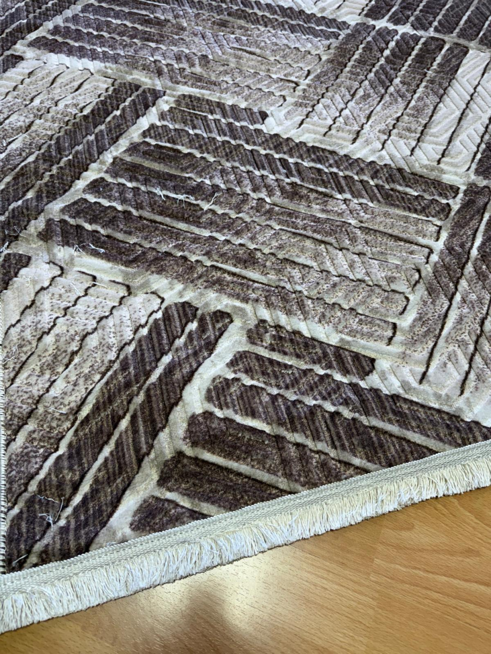 Covor 2x2.70 m Lucrat pe Antiderapant- Model Parchet Maro [2]