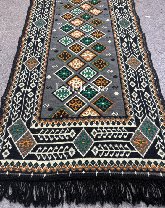 Covor cu Motive Tradiționale 60x120 – Stil Autentic, Calitate Superioară - C1678 [1]