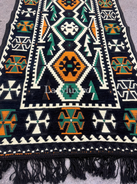 Covor cu Motive Tradiționale 60x120 – Stil Autentic, Calitate Superioară - C1682 [1]