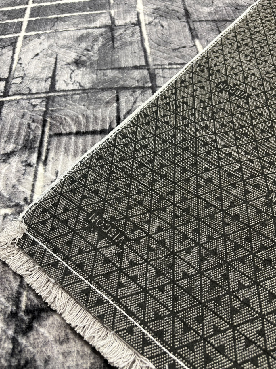 Covor 2x2.70 m lucrat pe antiderapant eleganță în nuanțe de Gri- model Graphite [3]