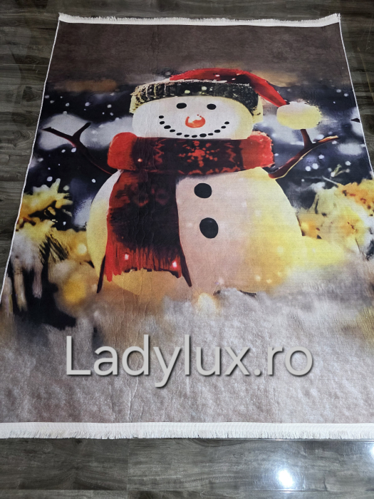Covoraș subțire antiderapant cu motive de Crăciun – 140x180 cm- Om de zapada cu fular [1]