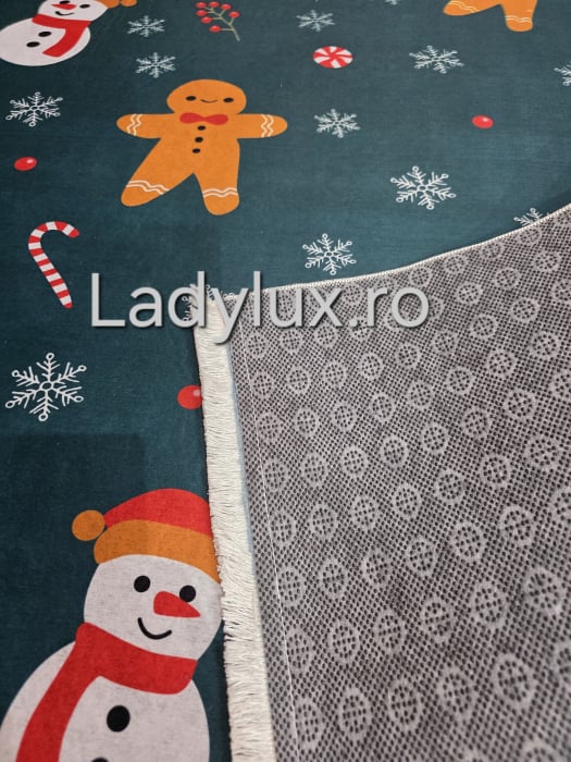 Covoraș subțire antiderapant cu motive de Crăciun – 140x180 cm- Omuleti de zapada [4]