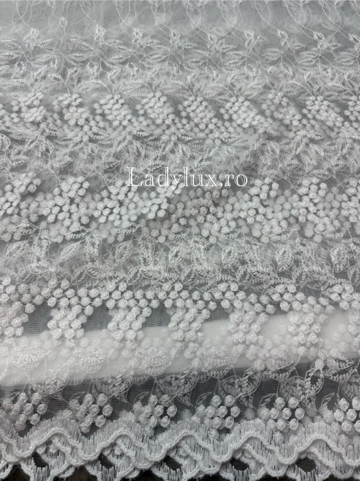 Perdea alba cu broderie Alba Model frunzulite– gata cusuta cu tiv si rejansa - rafinament și strălucire discretă [1]