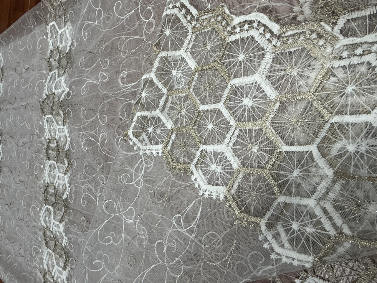 Perdea Tulle cu Broderie Capucino+Alb Model Hexa - Cu Tiv si Rejansa - 3M x 2.5h [3]