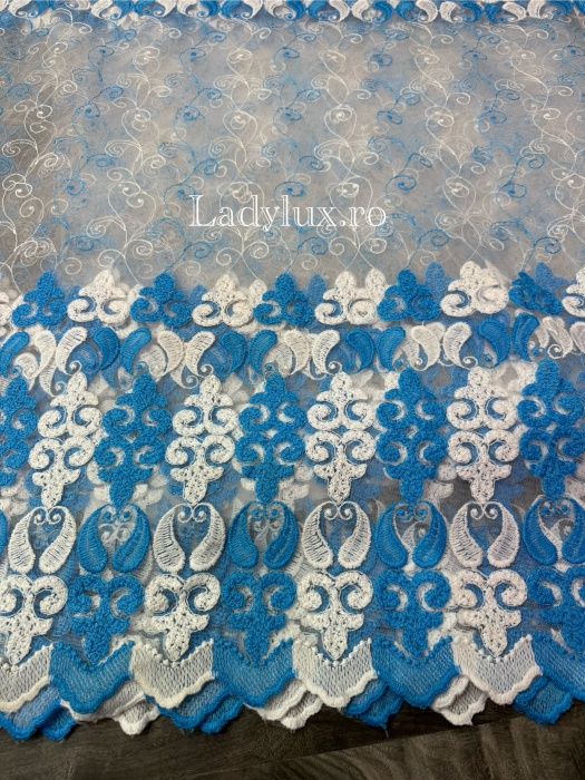 Perdea albă cu broderie Albastra+alb – gata cusuta cu tiv si rejansa - rafinament și strălucire discretă [1]