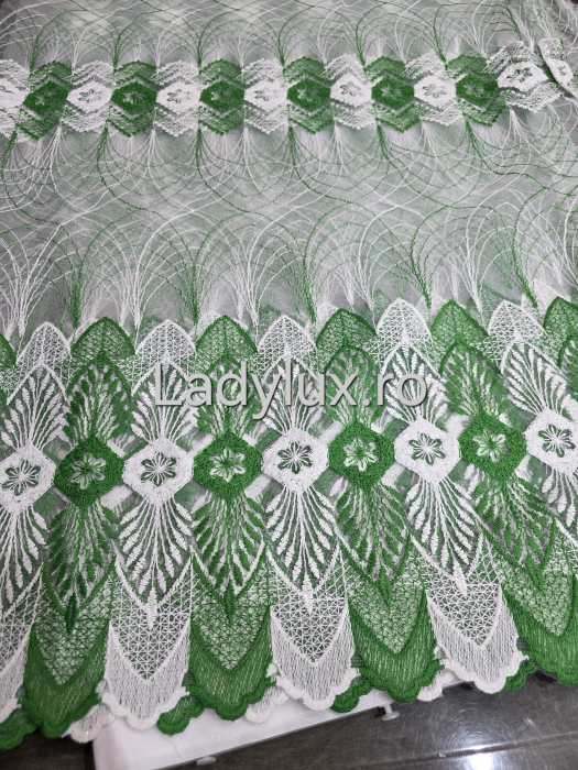 Perdea albă cu Broderie Verde  Model SRS– rafinament și strălucire discretă C1740 [1]