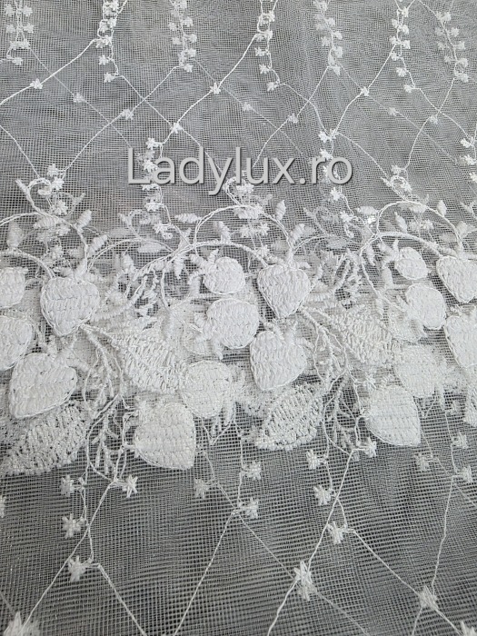 Perdea Bucătărie Brodată Alba Model Capsuni  – Gata Cusută cu Tiv și Rejanșă [3]