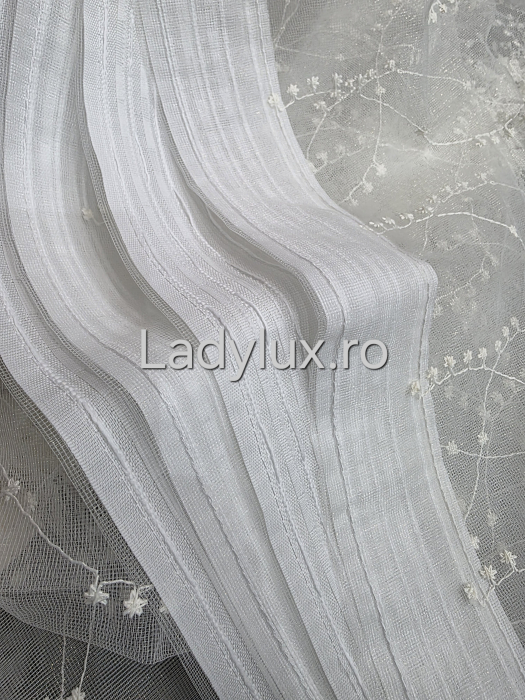 Perdea Bucătărie Brodată Model Capsuni Ivoar  – Gata Cusută cu Tiv și Rejanșă [3]