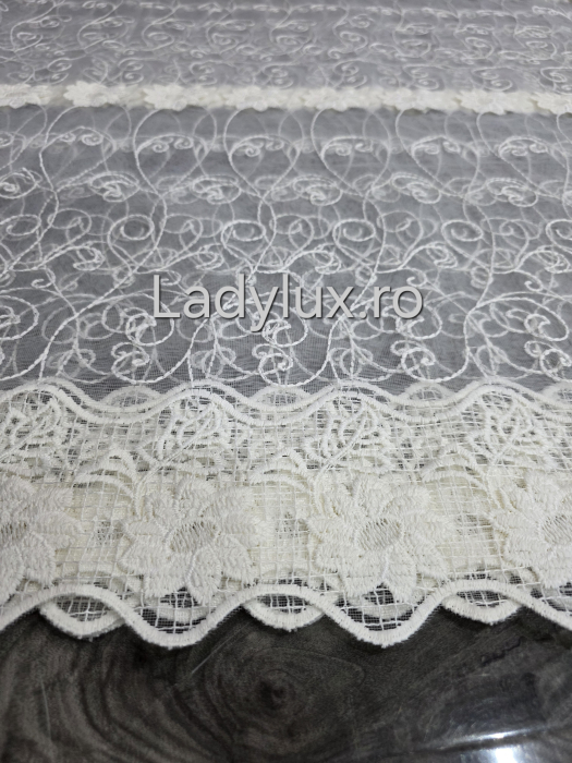 Perdea Bucătărie Brodată Model Margareta Ivoar  – Gata Cusută cu Tiv și Rejanșă [1]