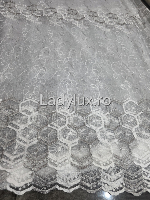Perdea Alba cu Broderie Gri+alb cu insertii Model Hexa– rafinament și strălucire discretă C1747 [1]