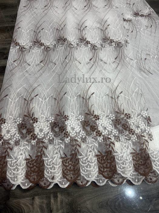 Perdea din Tull cu Model – 4 m x 2.8 m, Cusută cu Tiv și Rejansă de 6 cm - Broderie Maro C1583 [1]