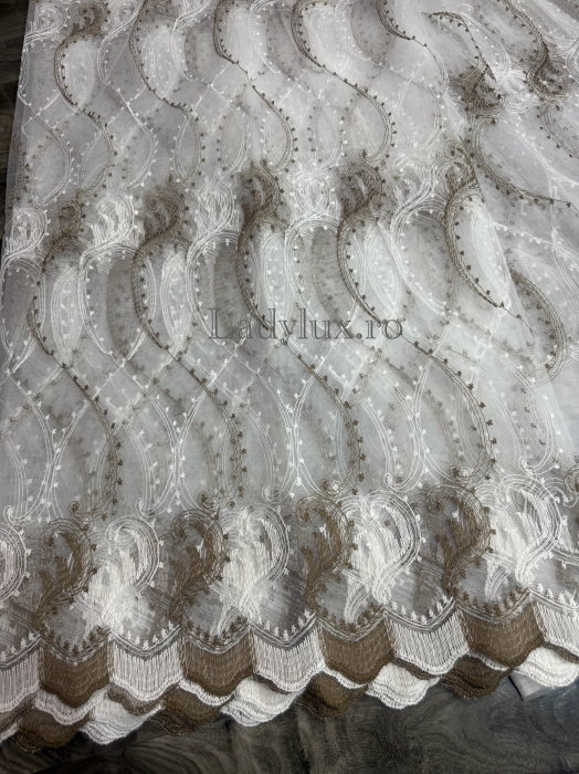 Perdea din Tull cu Model – 4 m x 2.8 m, Cusută cu Tiv și Rejansă de 6 cm - Broderie Maro C1585 [1]