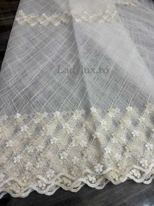 Perdea din Tull cu Model – 4 m x 2.8 m, Cusută cu Tiv și Rejansă de 6 cm - Broderie Bej C1586 [1]