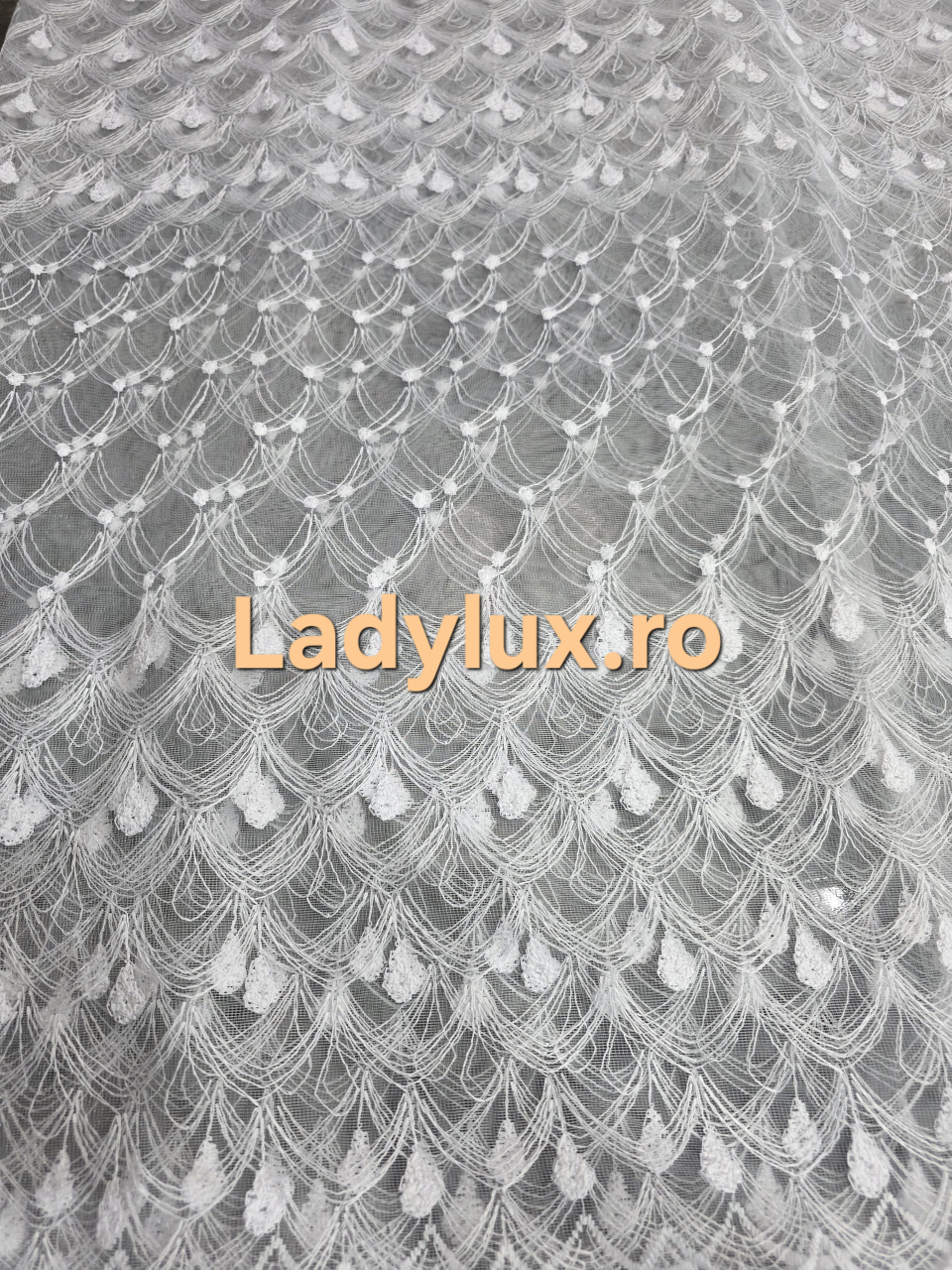 Perdea din tulle cu broderie Alb 3M x 2.5h - Model Paun Alb [2]