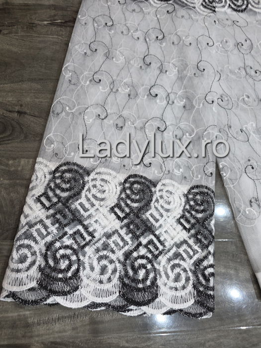 Perdea din tulle cu broderie Neagra model Vrs model floral, gata făcută cu tiv și rejansă C1459 [1]