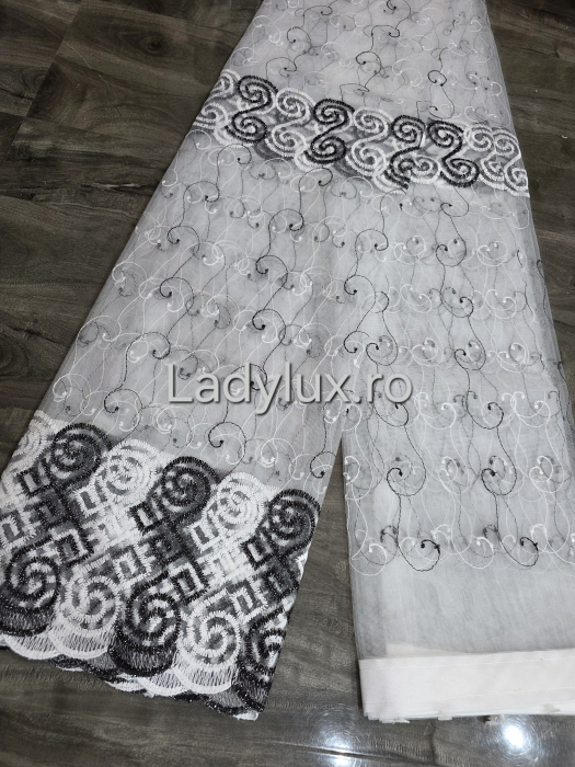 Perdea din tulle cu broderie Neagra model Vrs model floral, gata făcută cu tiv și rejansă C1459 [3]