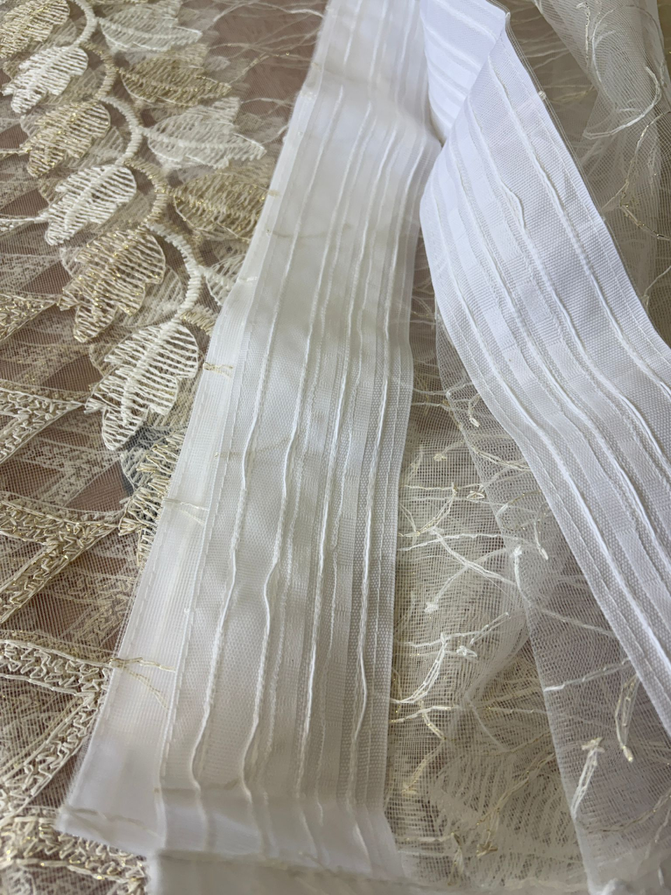 Perdea din tulle cu broderie Alb+Crem , Model Frunze  4M x 2.5h [3]