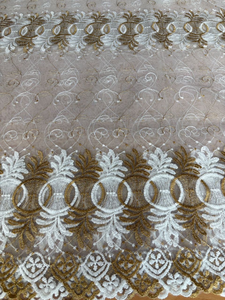 Perdea din tulle cu broderie Alba+Aurie, Model Cerc Antic  4M x 2.5h [3]