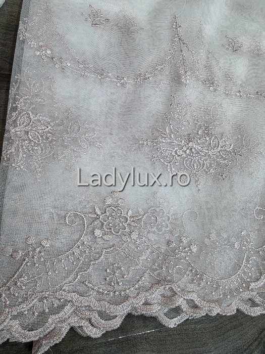 Perdea din tulle cu broderie Roz pudra model floral , gata făcută cu tiv și rejansă C1463 [1]