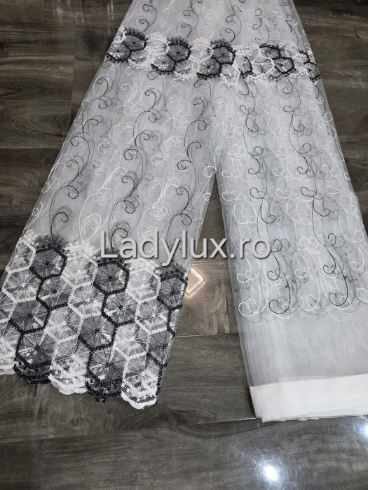 Perdea din tulle cu broderie Neagra model hexa, gata făcută cu tiv și rejansă C1456 [3]