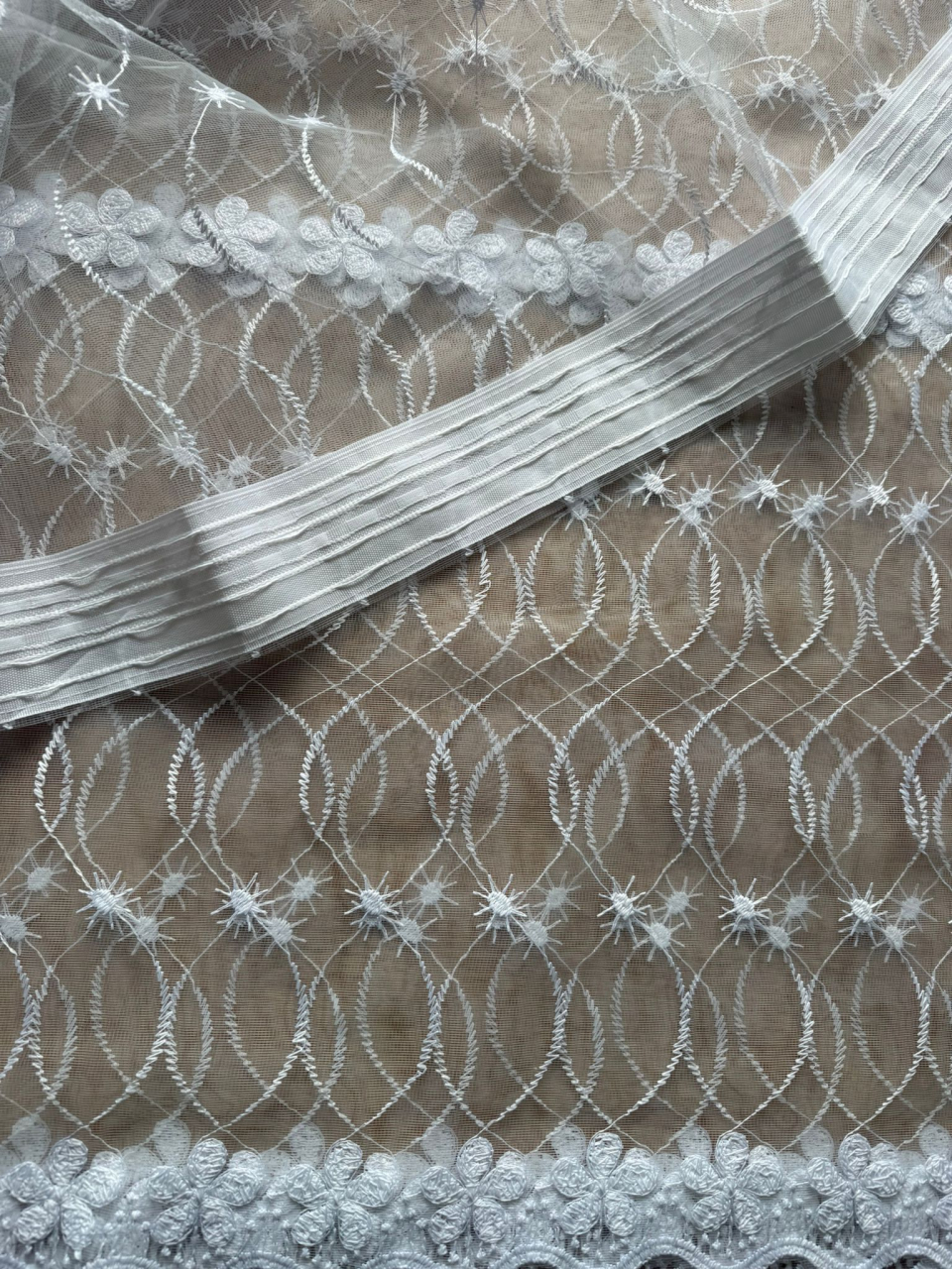 Perdea din tulle cu broderie Alba , Model Narcise 4M x 2.5h [2]