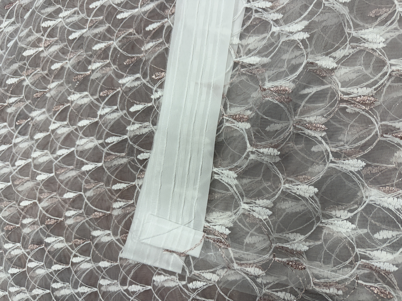 Perdea Tulle cu Broderie Alba+Roz Pudra 3M x 2.5h - Model Sirena [3]